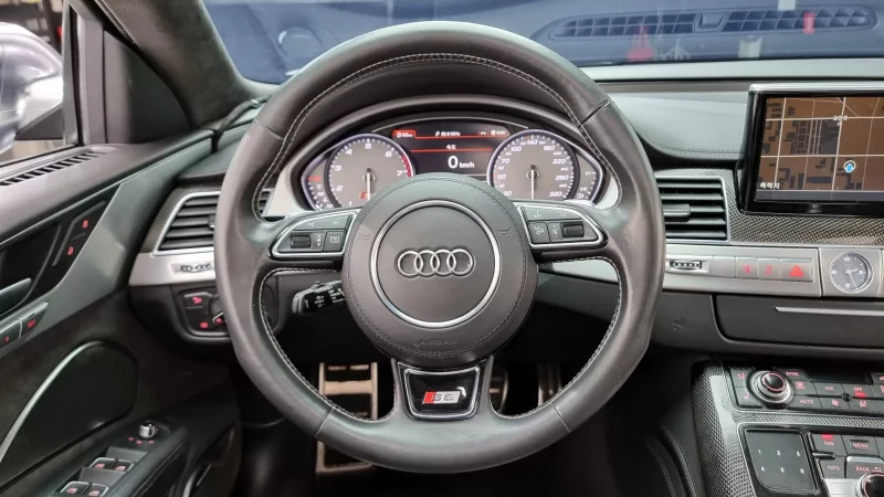 Audi S8