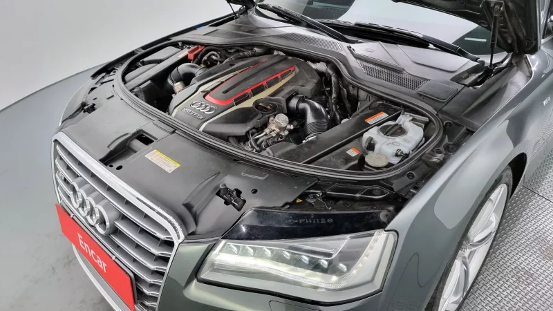 Audi S8