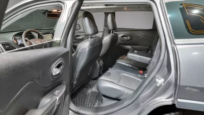 Jeep CHEROKEE