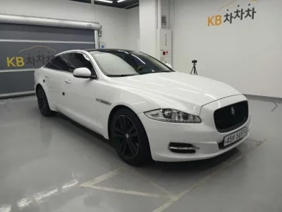 Jaguar XJ