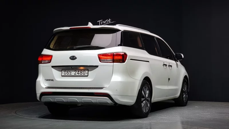 Kia Carnival