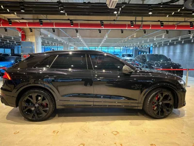 Audi RSQ8