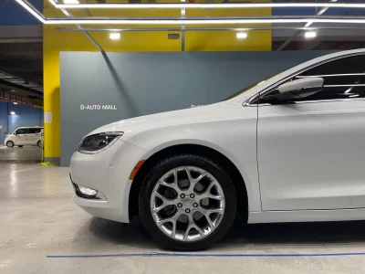 Chrysler 200