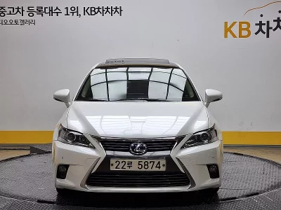 Lexus CT200h