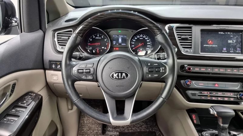 Kia Carnival