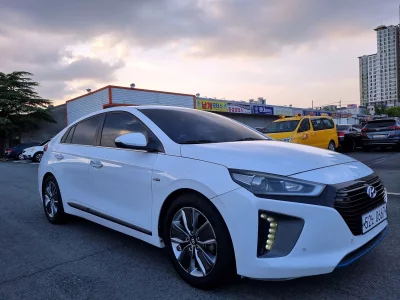 Hyundai Ioniq