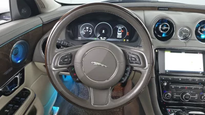 Jaguar XJ