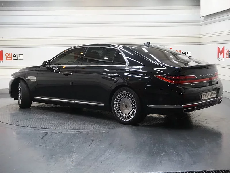 Genesis G90