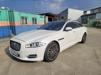 Jaguar XJ