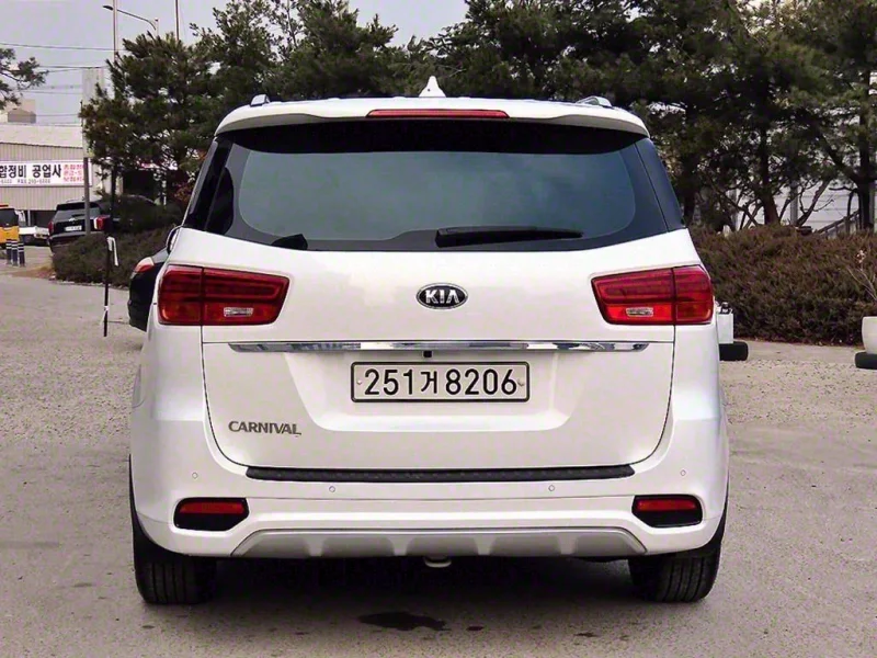 Kia Carnival