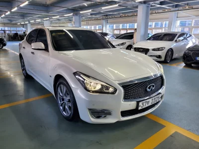 Infiniti Q70