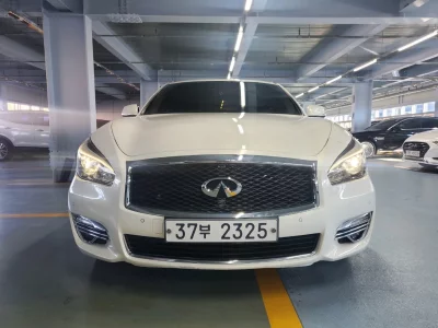 Infiniti Q70