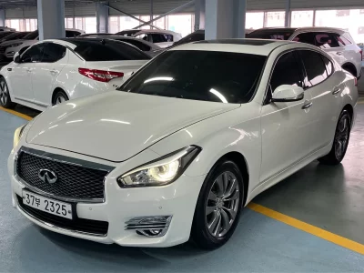 Infiniti Q70