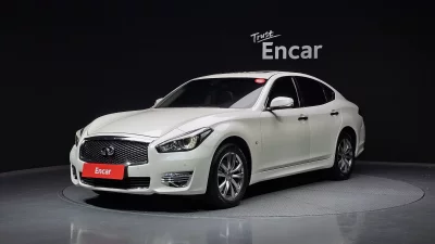 Infiniti Q70