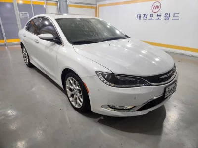 Chrysler 200