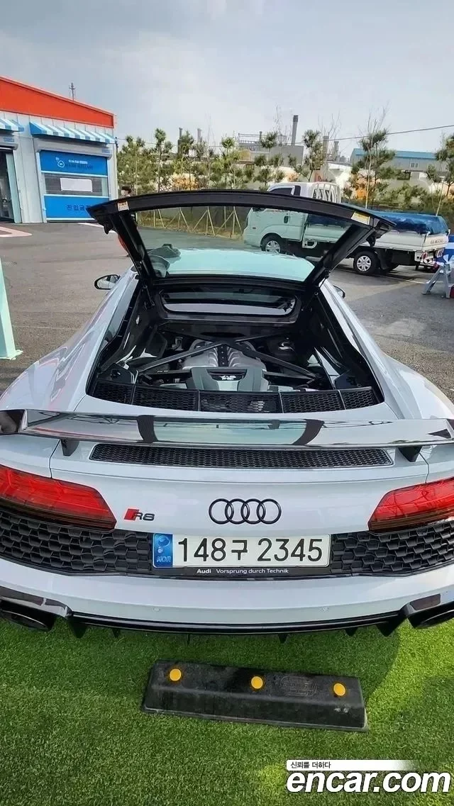 Audi R8