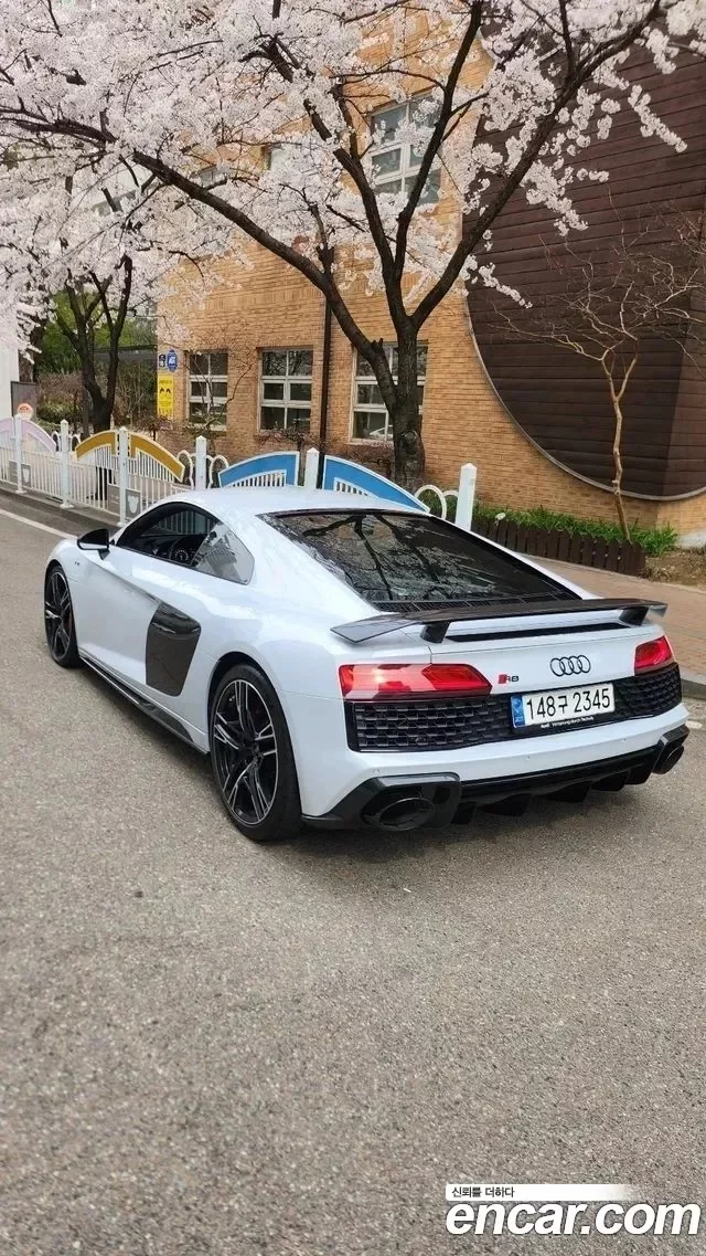 Audi R8