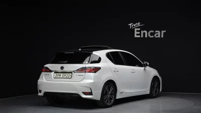 Lexus CT200h