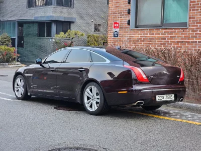 Jaguar XJ