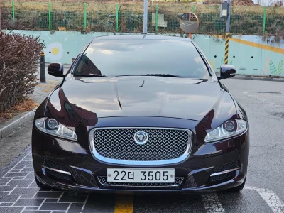 Jaguar XJ