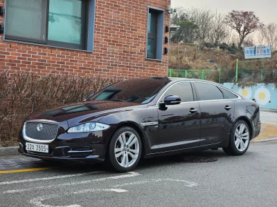 Jaguar XJ