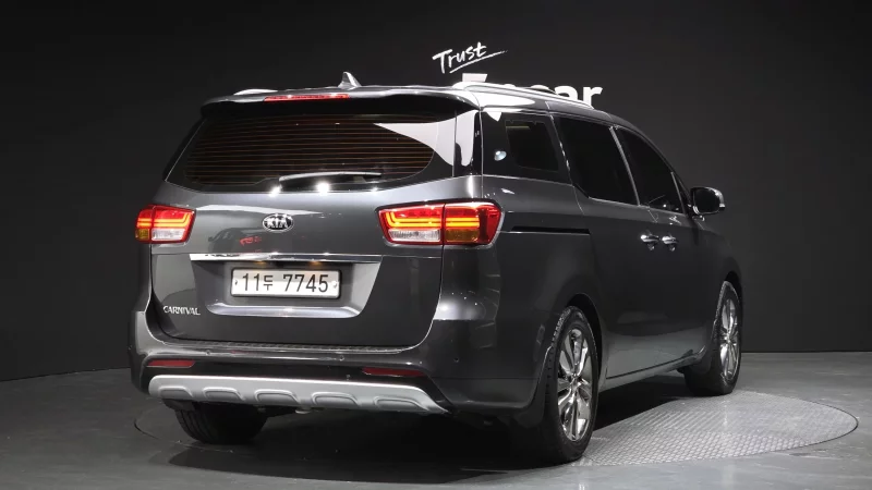 Kia Carnival