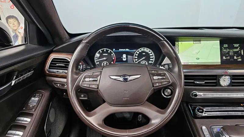 Genesis G90