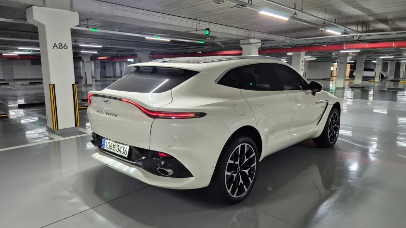 Astonmartin DBX
