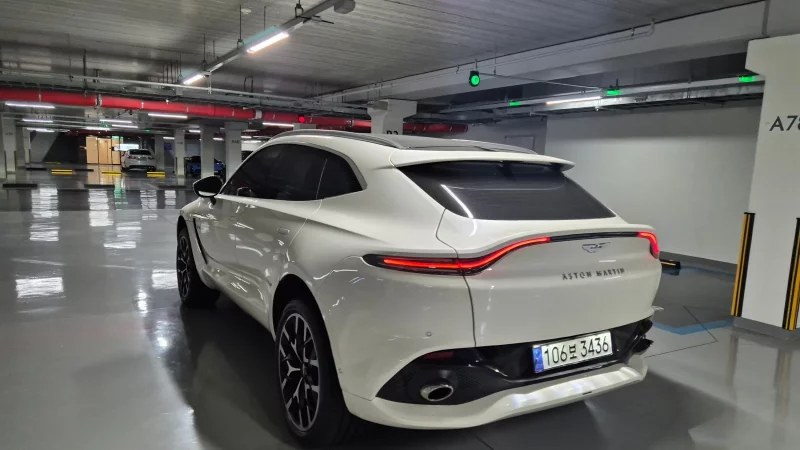 Astonmartin DBX