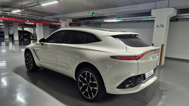 Astonmartin DBX