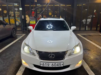 Lexus IS