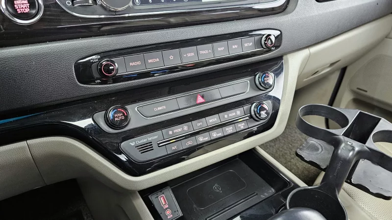 Kia Carnival