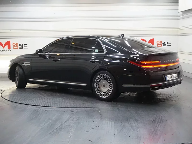 Genesis G90