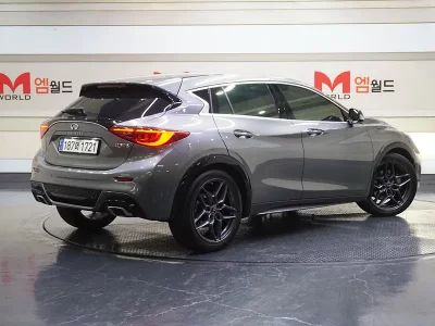 Infiniti Q30