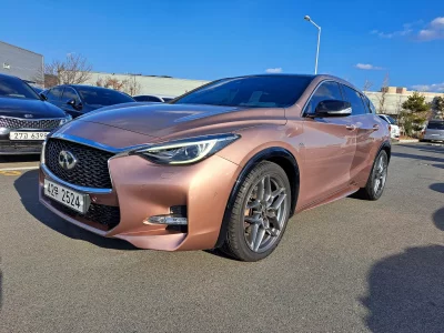 Infiniti Q30