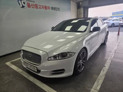 Jaguar XJ