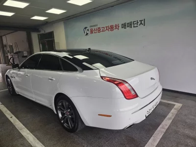 Jaguar XJ