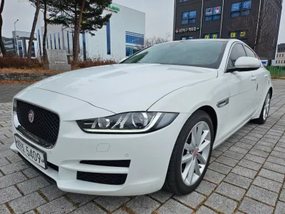 Jaguar XE