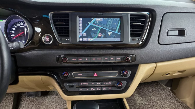 Kia Carnival