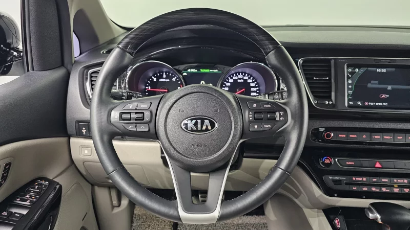 Kia Carnival