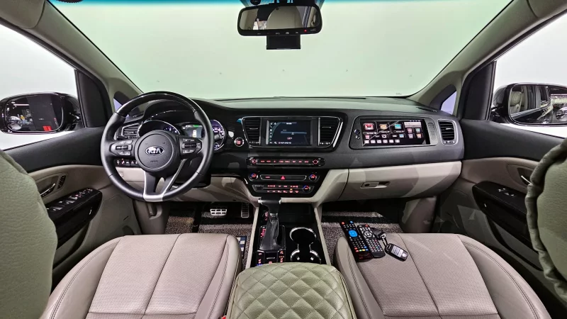 Kia Carnival