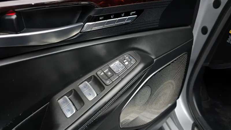 Genesis EQ900