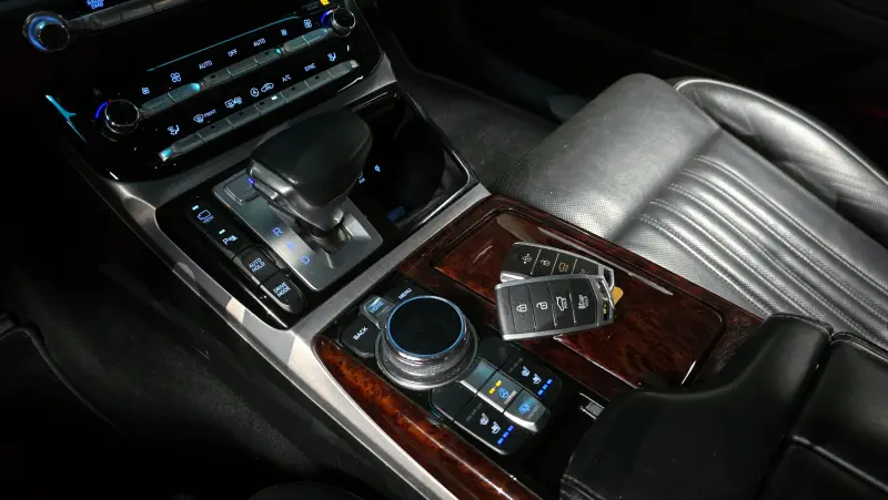 Genesis EQ900