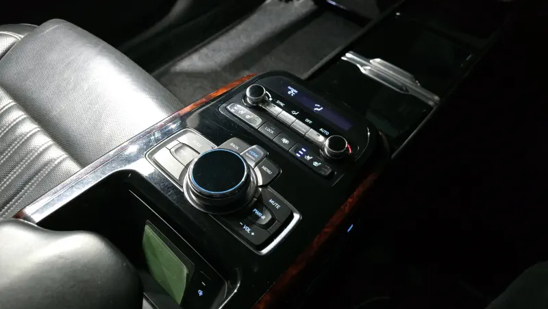 Genesis EQ900