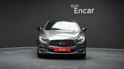 Infiniti Q30