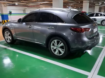 Infiniti QX70