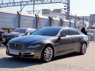 Jaguar XJ