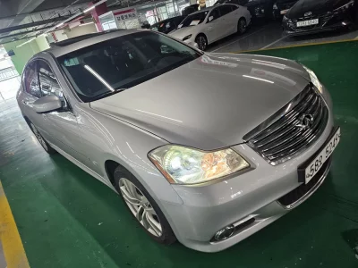 Infiniti M