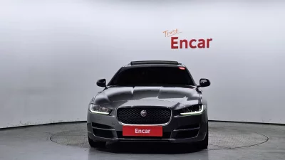 Jaguar XE