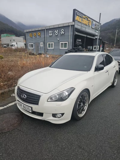 Infiniti M